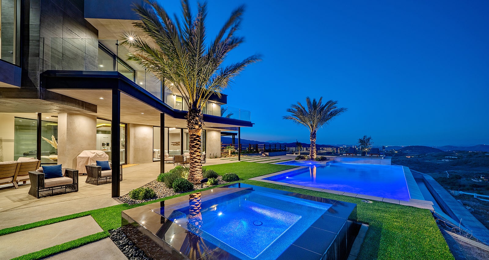Mansion with pool in La Cresta, CA